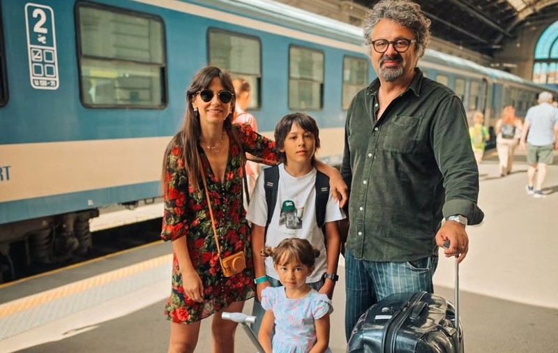 Dana Rogoz a început vacanța cu trenurile prin Europa: „Vlad mi-a mulțumit de 1.000 de ori”