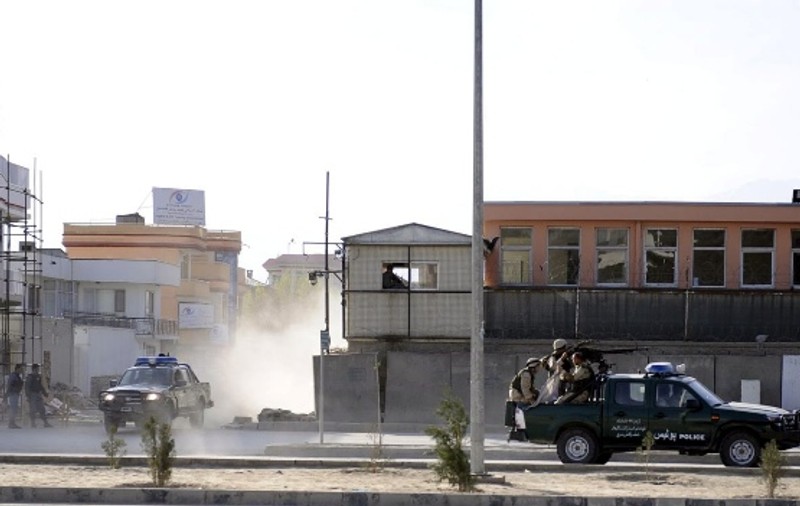 CRIZĂ în AFGANISTAN: 9 PASAGERI, luați prizonieri de TALIBANI, după ce ELICOPTERUL lor a aterizat de urgență