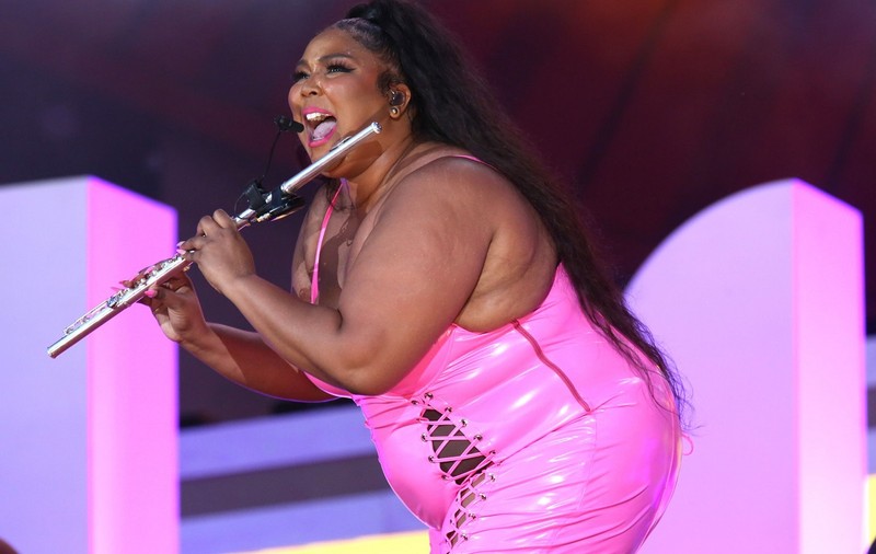 Lizzo, acuzată de fostele ei dansatoare de hărţuire sexuală și body shaming. Cântăreața a fost dată în judecată