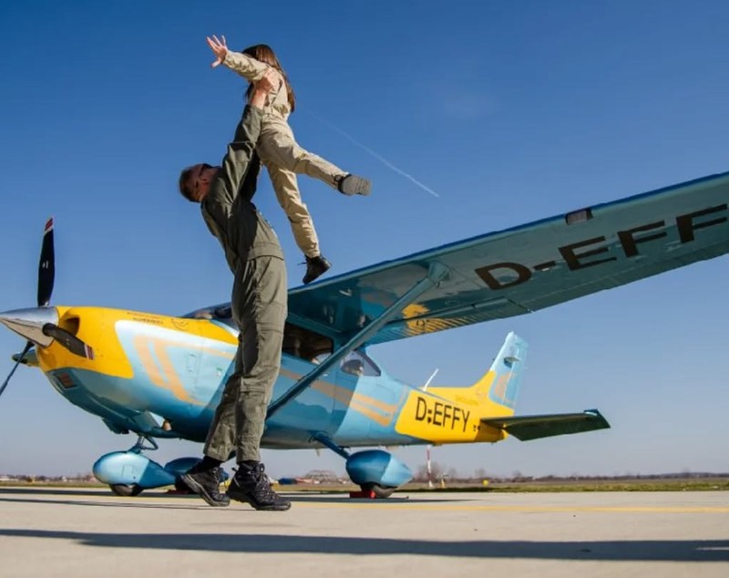 După ce a renunțat la muzică și a devenit pilot de avion, Mihai Sturzu anunță un nou proiect: „Nu există în lume pasageri mai fericiți decât copiii care zboară”