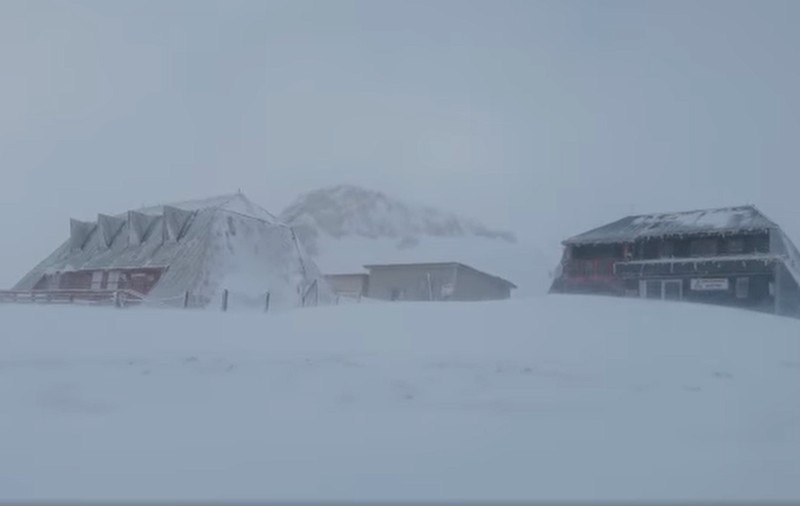 Noi avertizări de la meteorologi. Ninsori și viscol la munte, vânt puternic în Dobrogea