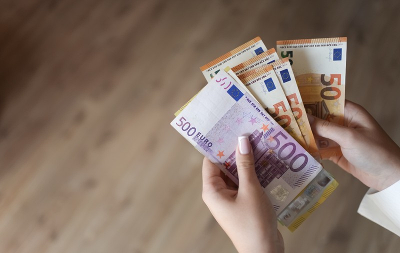 Pe ce își cheltuie banii cei mai bogați oameni din lume