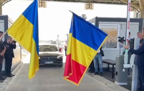 Prima mașină care trece prin noul punct de control al frontierei Sighetu Marmației II