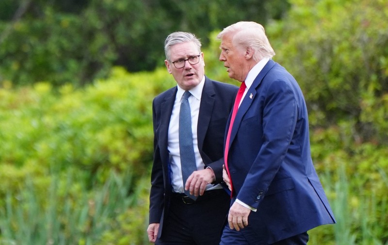 Keir Starmer îl întrerupe pe Donald Trump în timp ce-l critică pe primarul Londrei: „Este un prieten”. Reacția președintelui american