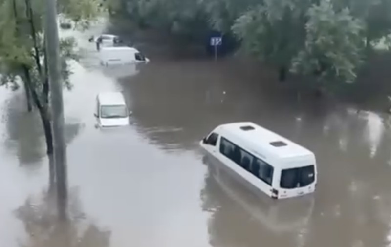 Inundații masive și în Republica Moldova, după ploile abundente din ultimele ore. Chișinăul, sub ape | VDEO