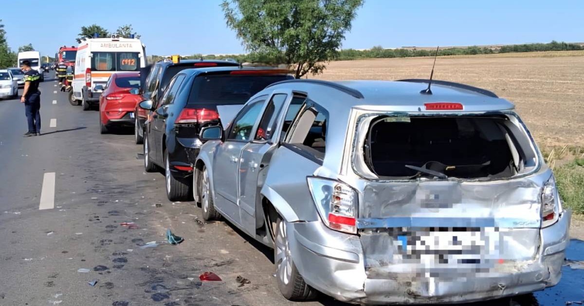 Imagine cu mașinile implicate în accidentul de pe DN6, județul Giurgiu