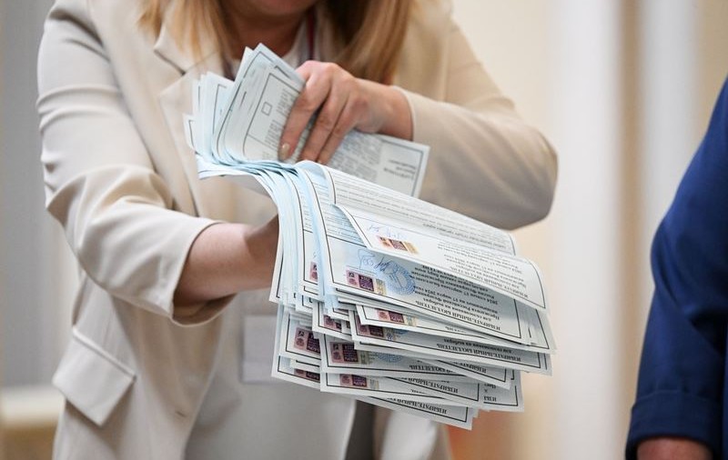 O femeie a fost condamnată la închisoare pentru că a scris „Nu războiului” pe buletinul de vot la alegerile prezidențiale din Rusia