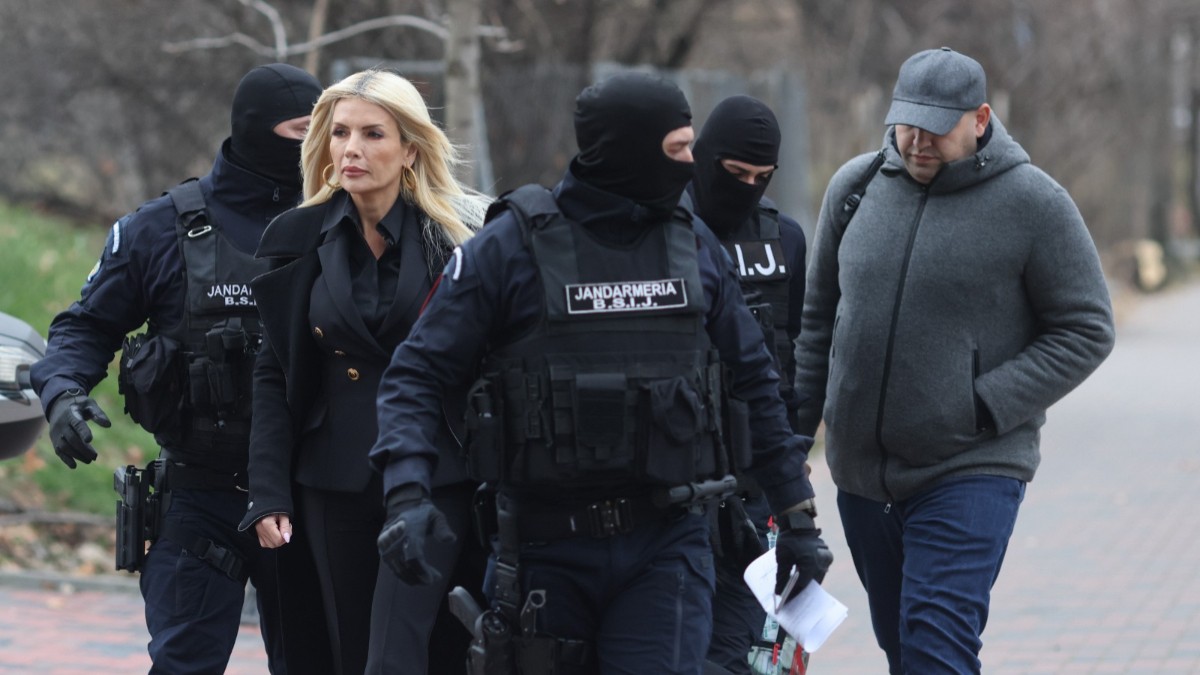 Laura Vicol a fost dusă cu mascații la DIICOT, după perchezițiile legate de Nordis.