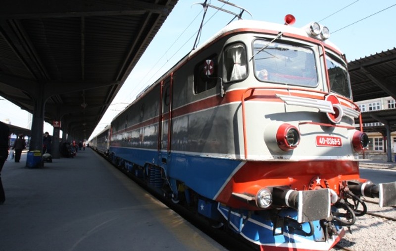 Circulaţia trenurilor este blocată între Predeal şi Timişul de Sus