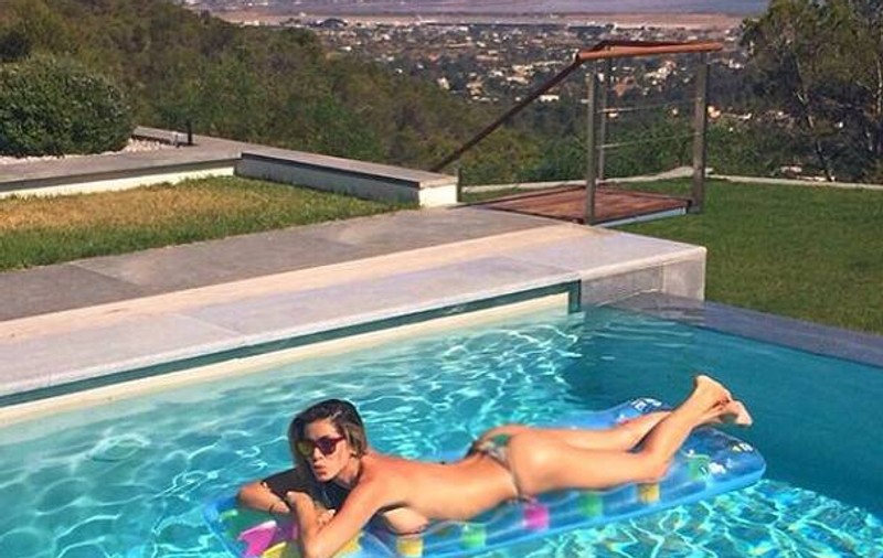 GALERIE FOTO / Fosta iubită a lui Adrian Mutu, Aida Yespica, fierbinte la mare!