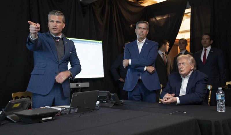 Casa Albă a publicat imagini cu Dpnald Trump și membrii cabinetului său la Mar-a-Lago, urmărind prinderea liderului venezuelean, Nicolas Maduro