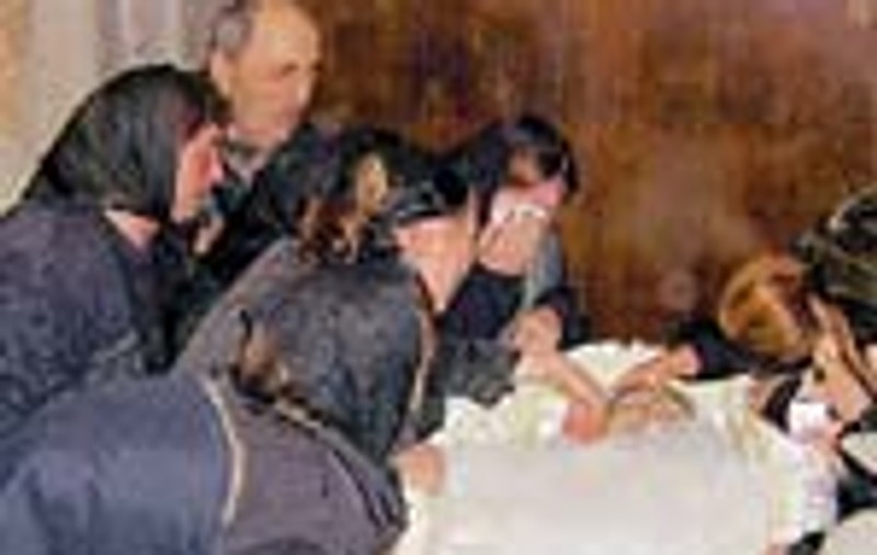 Tatal a lesinat cand si-a vazut fiul in sicriu
