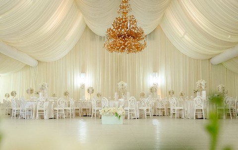 S-a aflat de ce 50 de invitați la nunta din Iași a fiului unui comisar din Poliţie au ajuns la spital. Doi ospătari și hotelul unde a avut loc petrecerea au primit amendă
