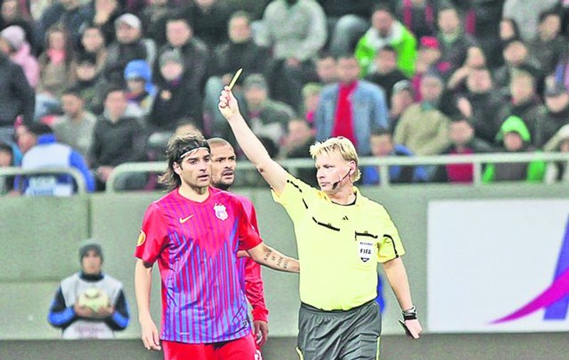 Conducerea a pus detectivii pe urmele fotbaliştilor de la Steaua, iar Gigi Becali i-a dat «galben» argentinianului Pablo Brandan
