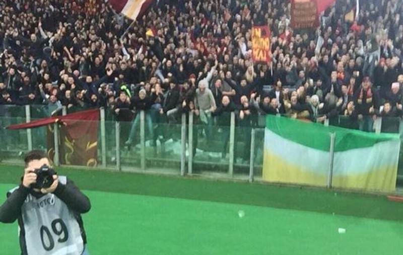 Ce nu se vede în SELFIE-ul lui Totti. POVESTEA din spatele unei fotografii celebre