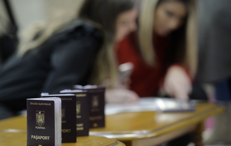 Noi reguli pentru cei cărora le-au expirat actele de identitate. Ce trebuie să facă românii care care vor să plece în străinătate