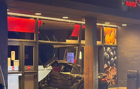 Un șofer de 33 de ani din Zwevegem, Flandra de Vest, a provocat haos duminică seara, în jurul orei 21.00, pe Doorniksesteenweg, Avelgem.