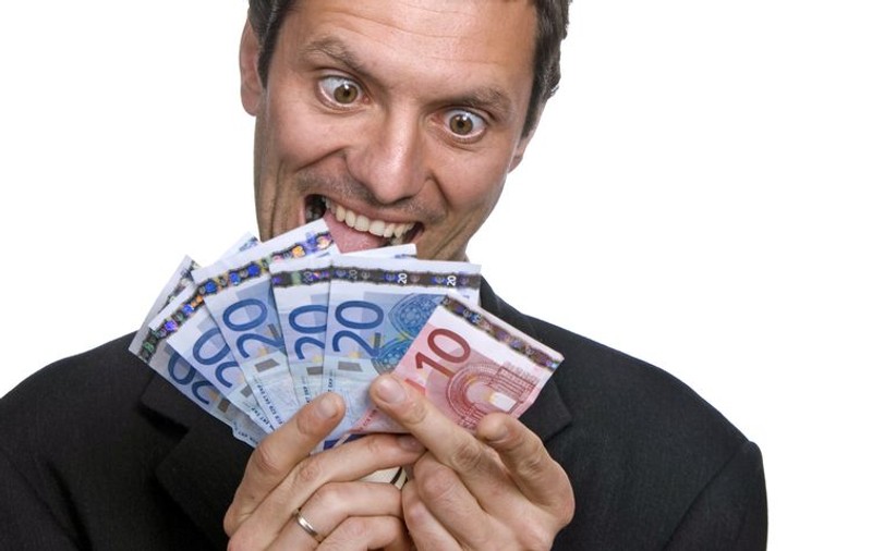 Creditele la băncile din străinătate sunt mai avantajoase pentru români