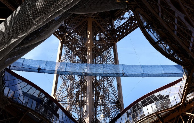 O nouă modalitate de a vizita Turnul Eiffel: atracția care îți dă fiori