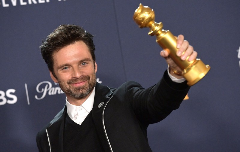 Povestea lui Sebastian Stan, actorul român premiat cu Globul de Aur 2025. A spus „România, te iubesc” pe scenă