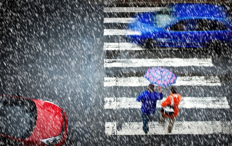 Vânt puternic și viscol în 15 județe. Meteorologii au emis avertizări cod portocaliu și galben