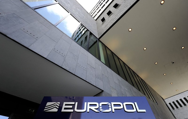 Europol avertizează: S-au înmulţit cazurile de infracţiuni cibernetice, fraude, furturi şi falsificări