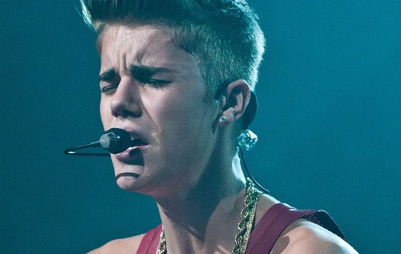 ȘOCANT! Un paparazzo, ucis după ce a vrut să fotografieze mașina lui Justin Bieber! Vezi ce a pățit!