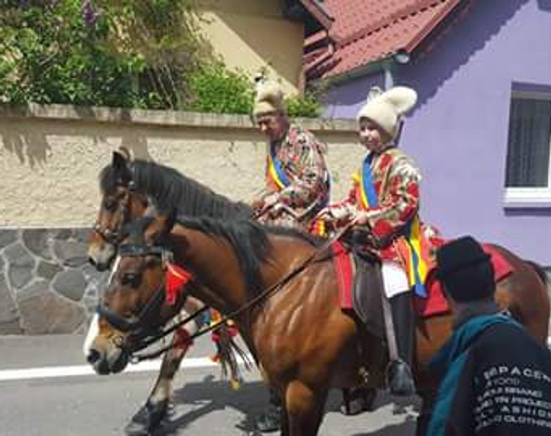 Mii de oameni au asistat la Parada Junilor la Brașov | GALERIE FOTO