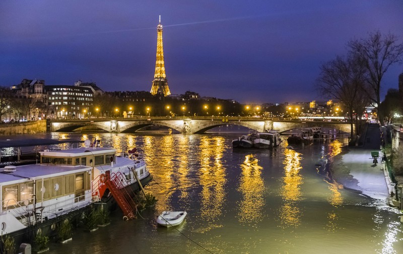Francezii schimbă culoarea Turnului Eiffel după 50 de ani. Cum va arăta simbolul Parisului