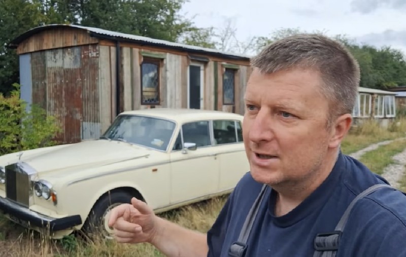Un mecanic a cumpărat un Rolls-Royce cu 2.300 de euro, dar și-a dat seama de ce era atât de ieftin după ce a ridicat capota