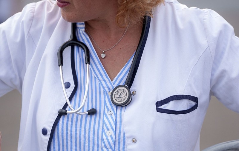 O doctoriță din Ilfov laudă sistemul în care lucrează medicii de familie din Bulgaria: „Nu au avut șefi la casa de asigurări care să fure cu milioanele de euro”