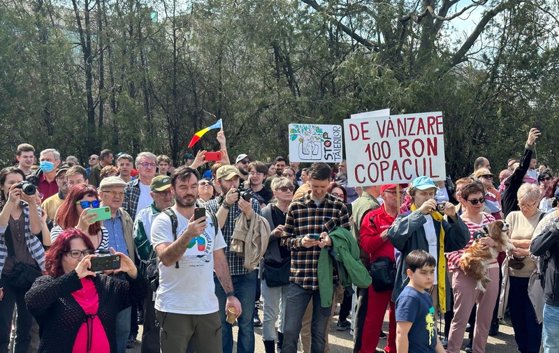„Vrem copaci, nu clădiri”. Bucureștenii din sectorul 3 au protestat pentru salvarea celor 12 hectare retrocedate din Parcul Titan