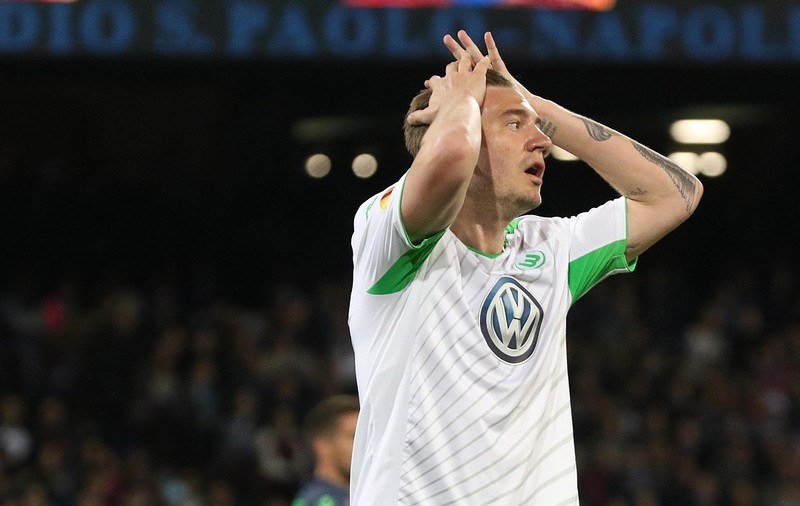 Fotbalistul Nicklas Bendtner a pierdut 400.000 de lire sterline la ruletă, în doar 90 de minute. "Eram prea beat pentru a mai sta la masă"