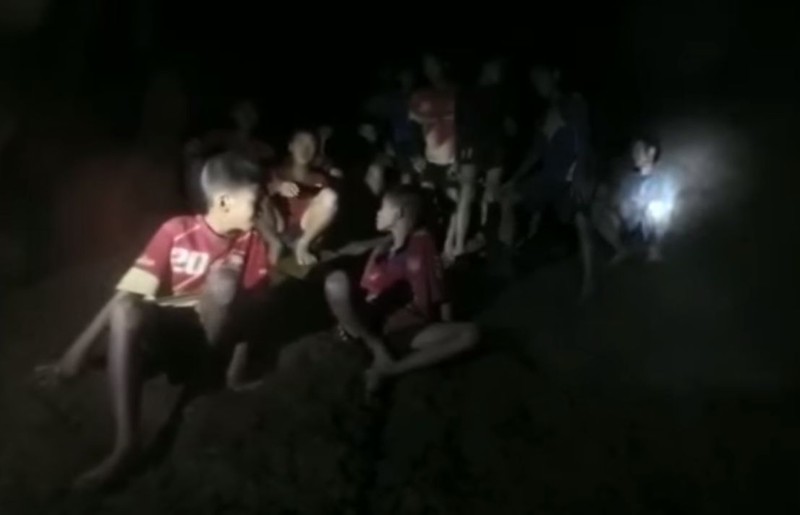 operațiunea de salvare a copiilor prinși în peștera din Thailanda