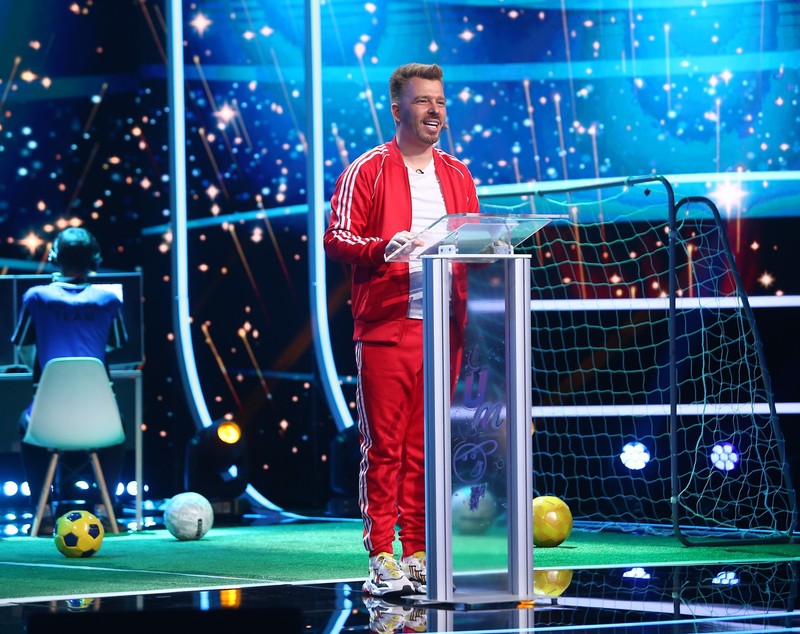 Ediție specială „iRoast”, înainte de meciul România-Elveția. Florin Răducioiu, Helmuth Duckadam, Florin Gardoş şi Ion Crăciunescu, invitați speciali