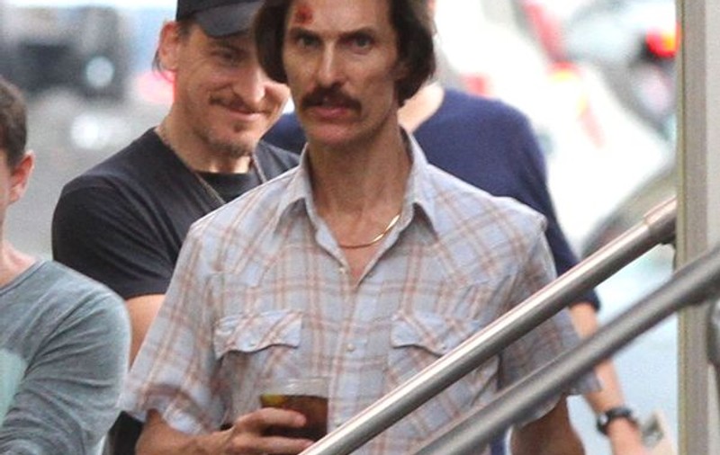 Credeai că nu se poate mai rău? Uite cum arată Matthew McConaughey, o mumie ambulantă!