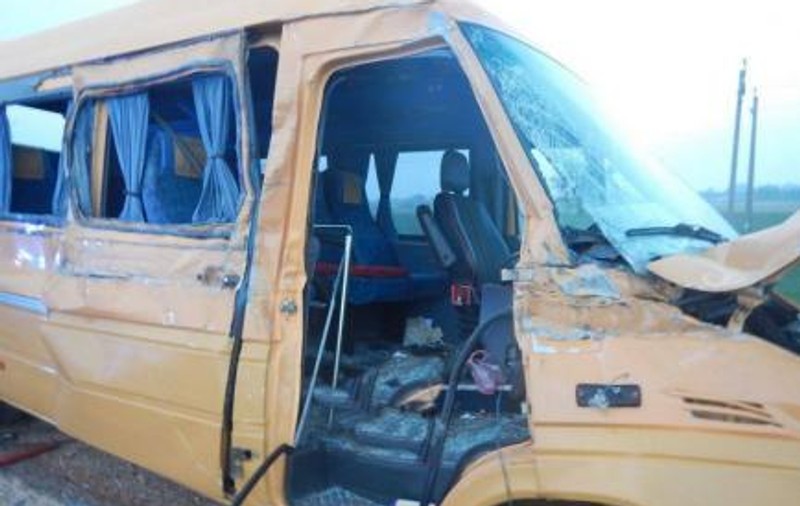 Un microbuz cu elevi plecat de la Beiuș a fost implicat într-un accident în Ungaria. O fată de 16 ani a murit