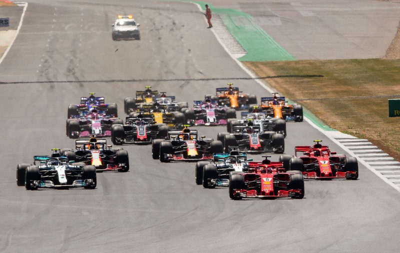 Marele Premiu de Formula 1 al Marii Britanii. Vettel a trecut primul linia de sosire. Hamilton și Raikkonen, pe podium