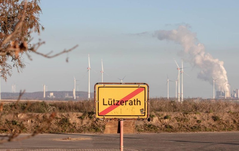 „Continuăm lupta!”. Un sat din Germania a devenit bastionul activiștilor climatici în lupta cu extinderea unei exploatări de lignit