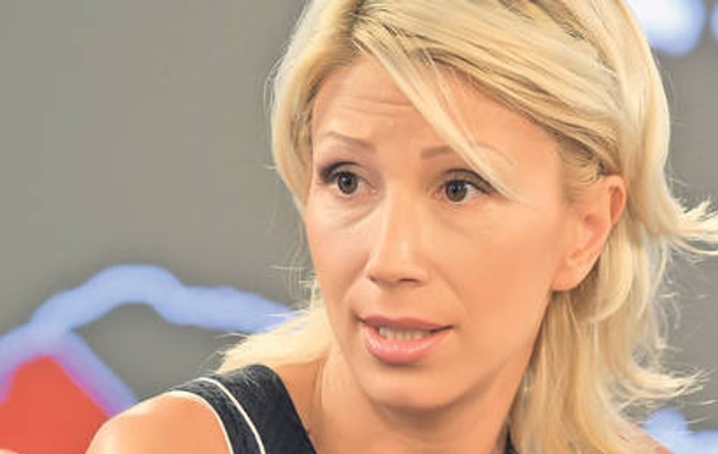 Iată cu cât îşi plătesc parlamentarii angajaţii 