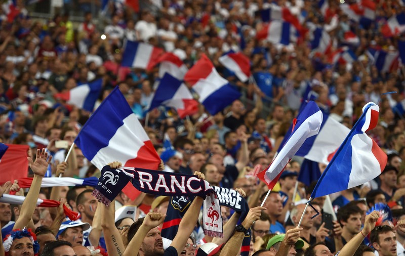 Euro 2016. Tragedie pariziană. Un suporter francez a murit. Finala cu Portugalia, acordată unui englez!