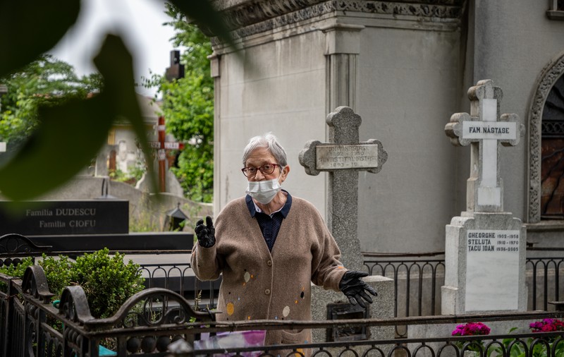 Județul unde masca de protecție a devenit obligatorie și în cimitir