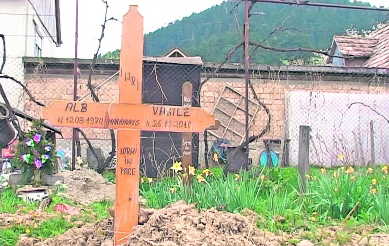 Se întâmplă în România! Un bărbat din Maramureş era mort şi îngropat cu acte, dar el trăieşte!