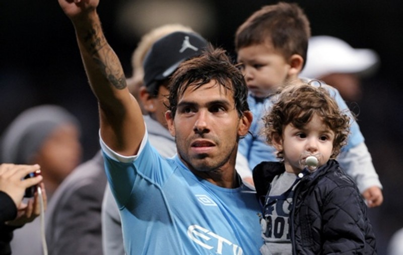 Banii nu sunt totul! Tevez renunţă la un salariu uriaş de dragul copiilor lui