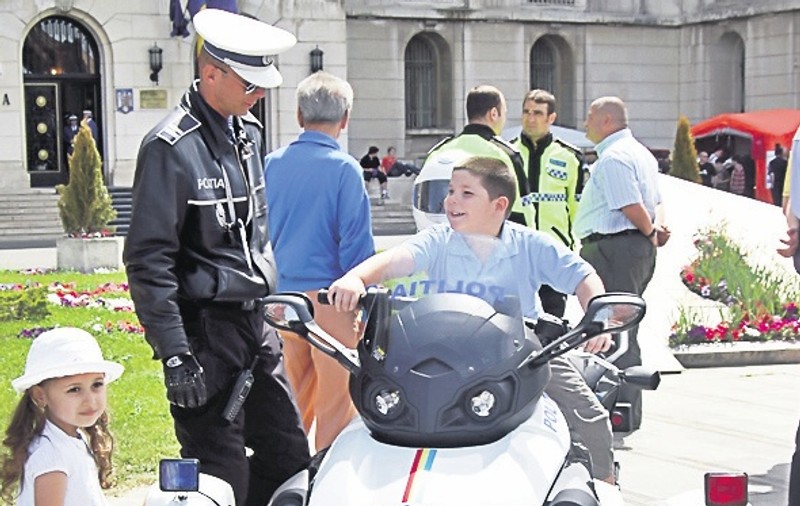 Tati, vreau să fiu poliţist!