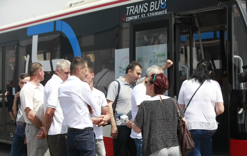 De ce merge un copil de 14 ani din Buzău la mitingul PSD din București: ”Nu știu de ce este organizat, dar merg și eu cu neamurile mele” - GALERIE FOTO
