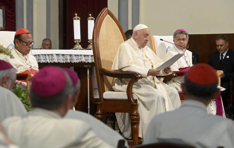 Papa Francisc revine asupra problemei scăderii natalității: „Unii preferă să aibă doar o pisică sau un câine mic”