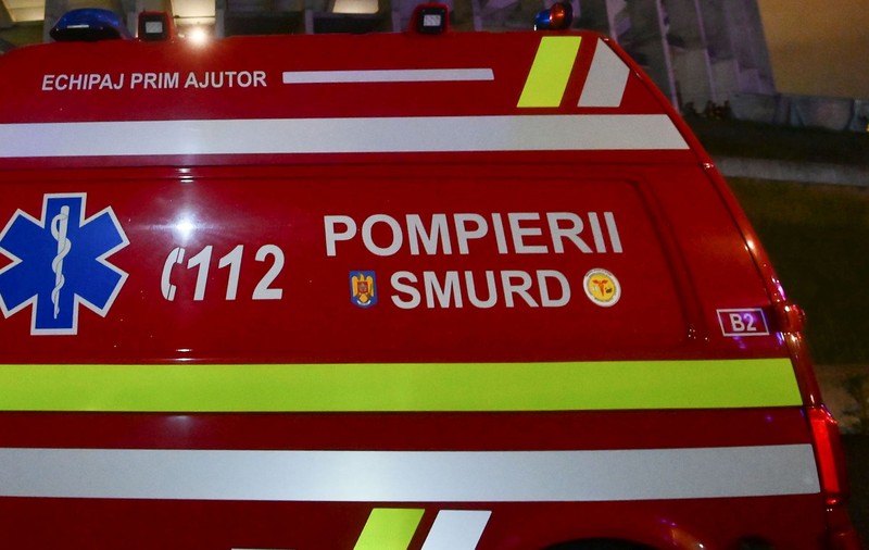 Accident cu trei răniți pe E85, în Bacău. Una dintre victime, preluată de elicopterul SMURD