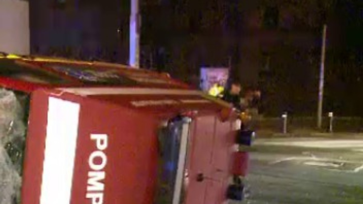 Ambulanță răsturnată în urma unui accident în Constanța. Un copil și mama acestuia se aflau în autosanitară