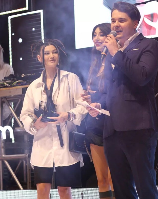 Iubita lui Selly a atras toate privirile la ELLE Style Awards 2024. Cum a apărut Smaranda Știrbu pe scenă